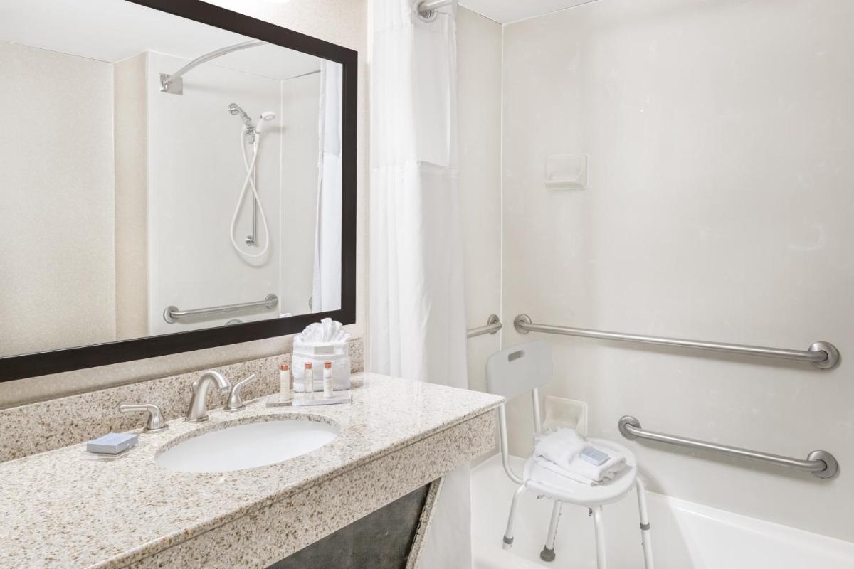 Wingate by Wyndham Wilmington - Housity