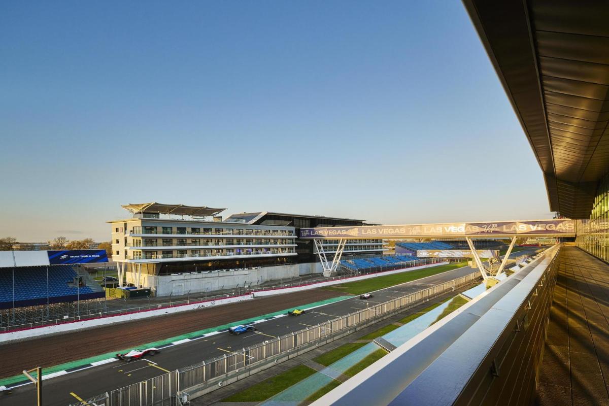 Hilton Garden Inn Silverstone - Housity