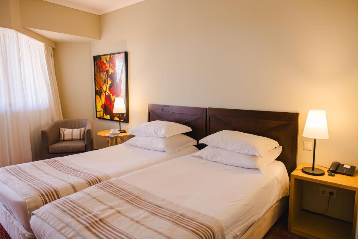 Uma cama ou camas num quarto em Evora Hotel