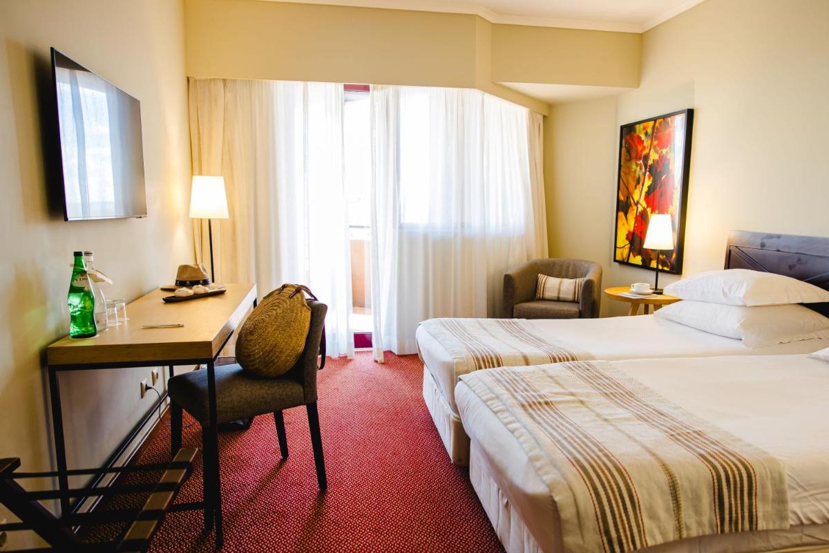 Uma cama ou camas num quarto em Evora Hotel