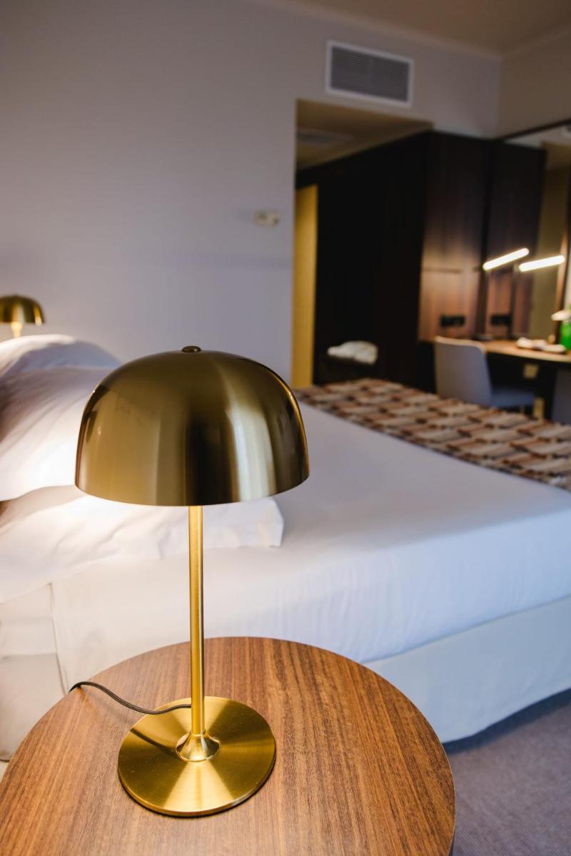 Uma cama ou camas num quarto em Evora Hotel