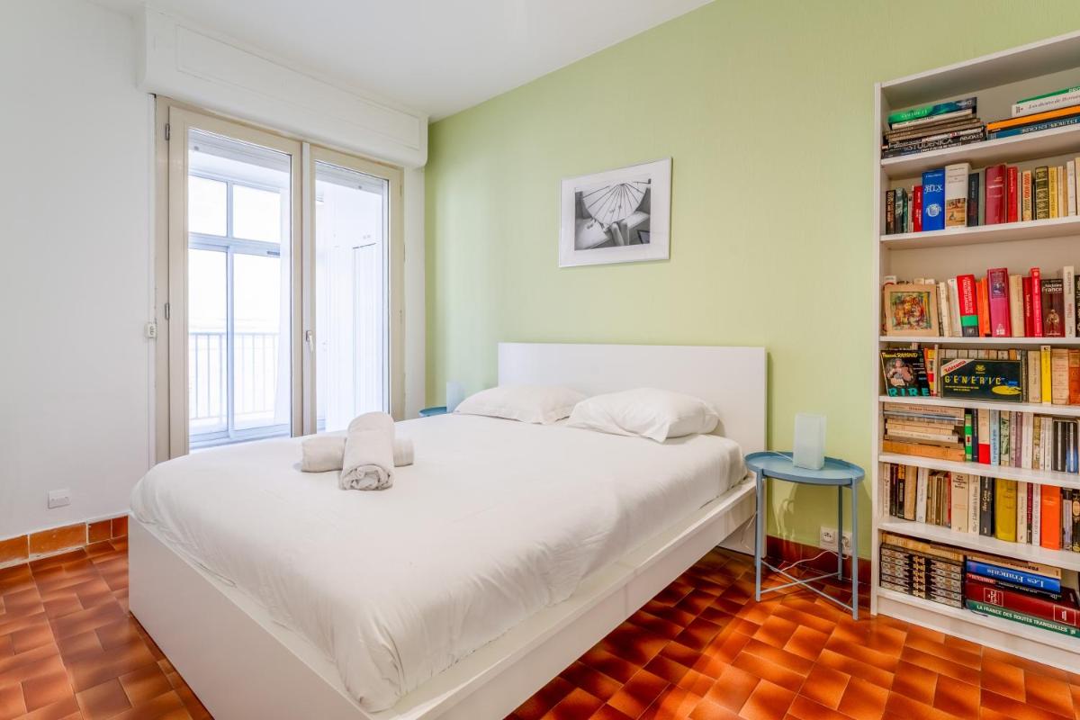 GRAND APPARTEMENT LUMINEUX POUR 2 à 4 PERSONNES A AVIGNON INTRA-MUROS WiFI GRATUIT - Housity