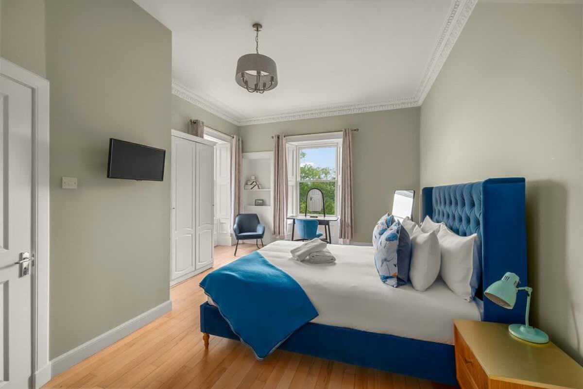 Rosebank House - 12 Guests, 6 Ensuite Bedrooms, EV point, Games Rooms, Wood Burner, Pet Friendly! - Housity