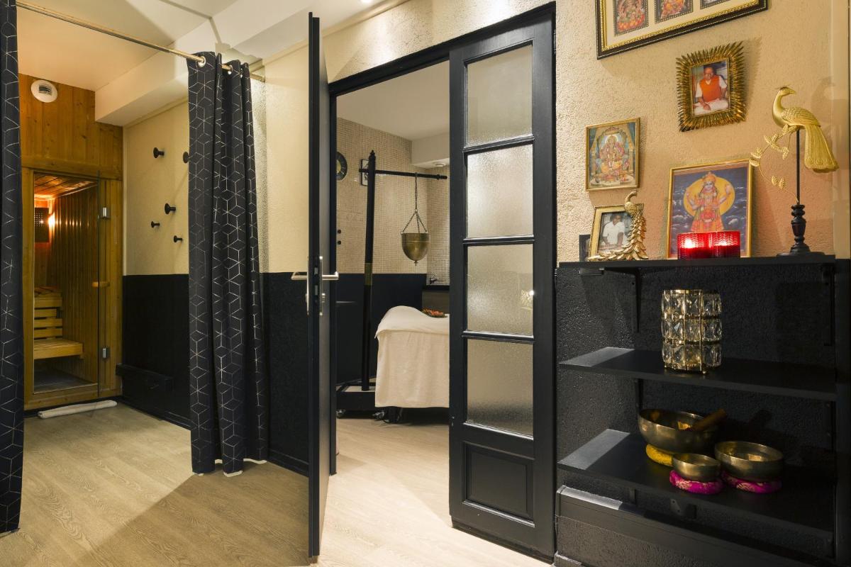 Salle de bains dans l'établissement Nehô Suites Cannes Croisette