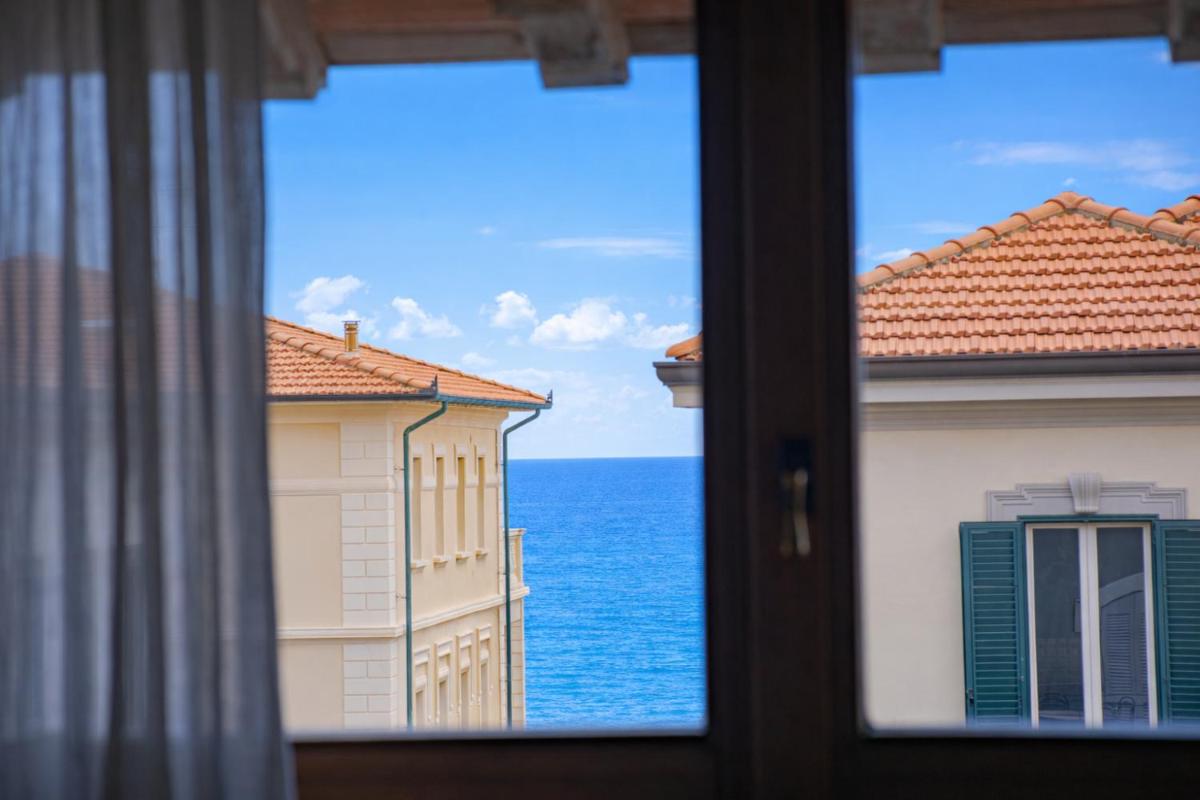 Casa AUREA Tre Posti Letto a 30 metri dal Mare - Housity