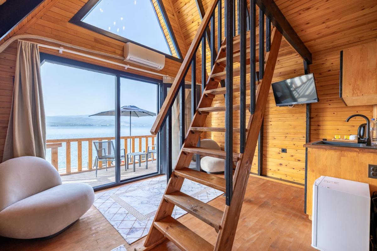 Roseira Bungalov - Housity