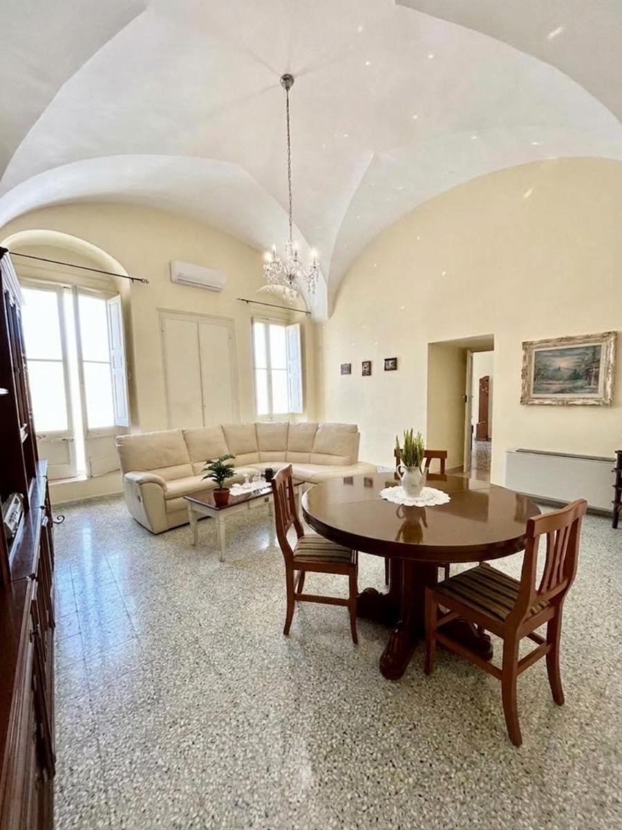 Mercanti - Housity