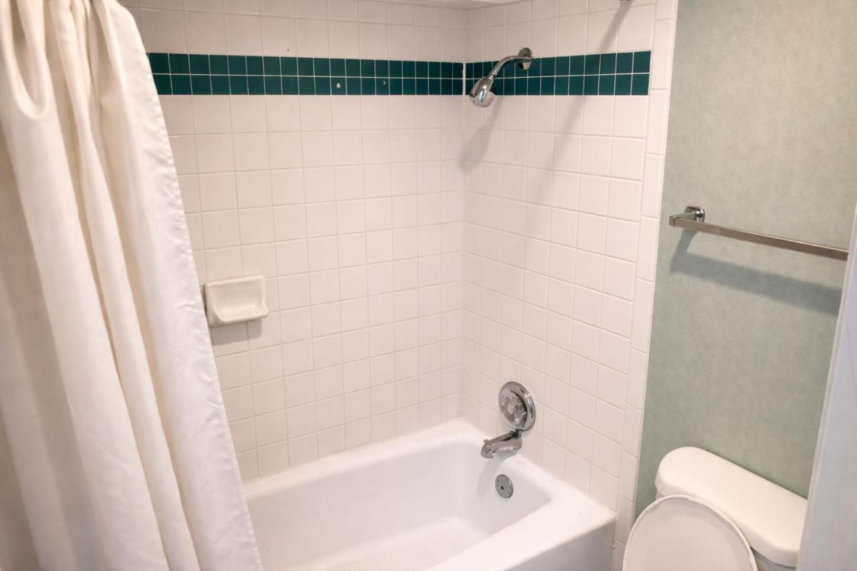 Tree Inn & Suites Albuquerque - Housity