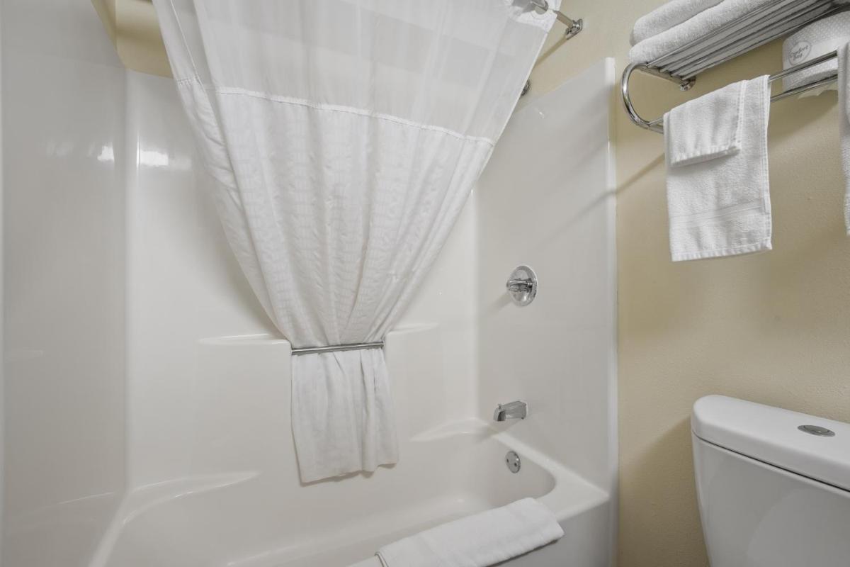 Crossroads Hotel and Huron Event Center - Housity