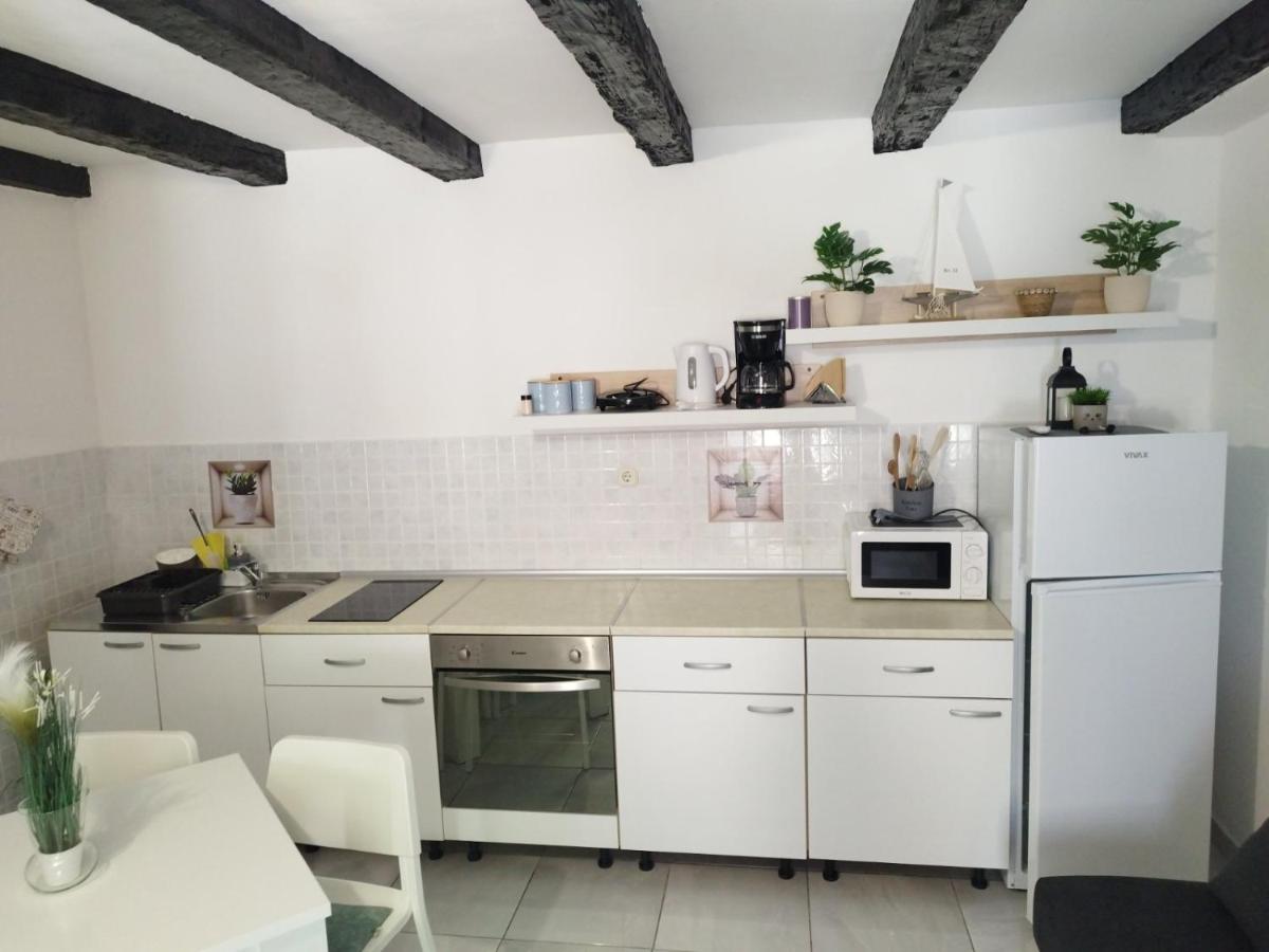 Apartments with parking space Povile, Novi Vinodolski - 16127 - Housity