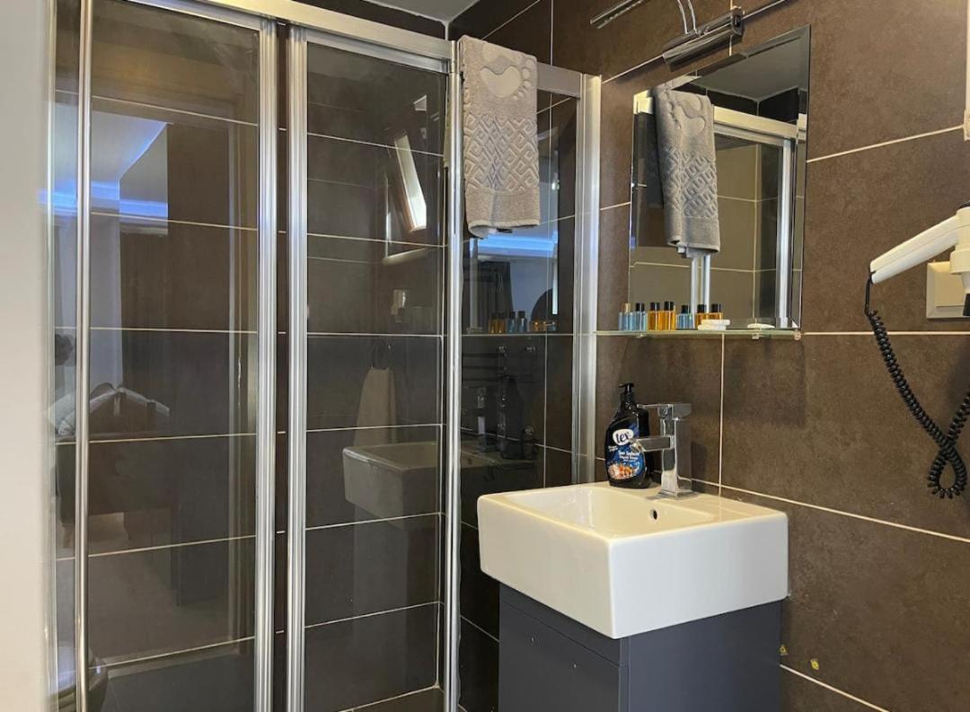 Elegance Suites - Housity