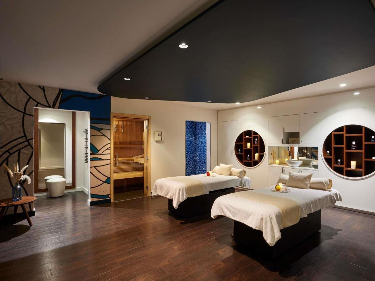 Un ou plusieurs lits dans un hébergement de l'établissement Molitor Hotel & Spa Paris - MGallery Collection