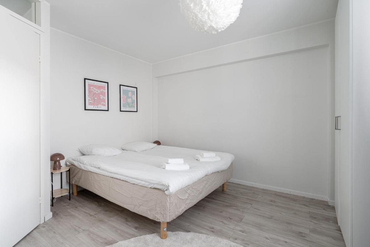 Spacious Downtown Apartment with Balcony next to Restaurants - Hosted by 2ndhomes - Housity
