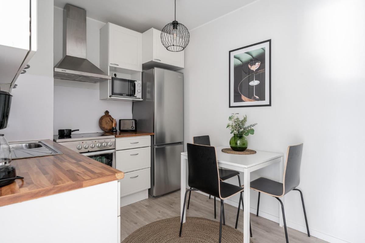 Spacious Downtown Apartment with Balcony next to Restaurants - Hosted by 2ndhomes - Housity