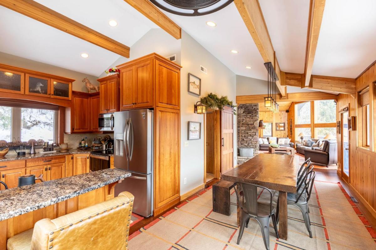Mountaineer Manor - Housity