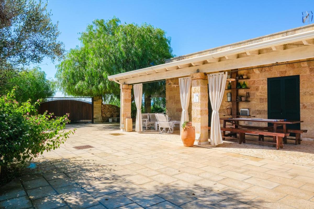 Villa Marzoni con Piscina Privata by HDSalento - Housity