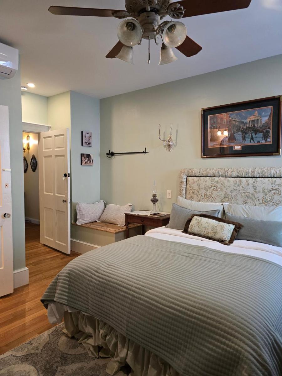 Langdon Hill House Langdon Room - Housity
