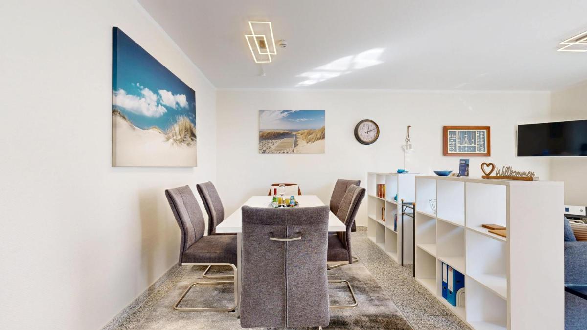 strandnahe FeWo mit Schwimmbad im Haus, a cappella 03, Binz - Housity