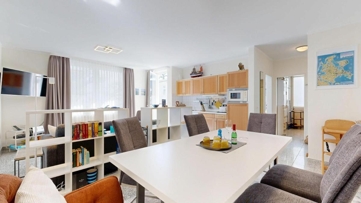 strandnahe FeWo mit Schwimmbad im Haus, a cappella 03, Binz - Housity