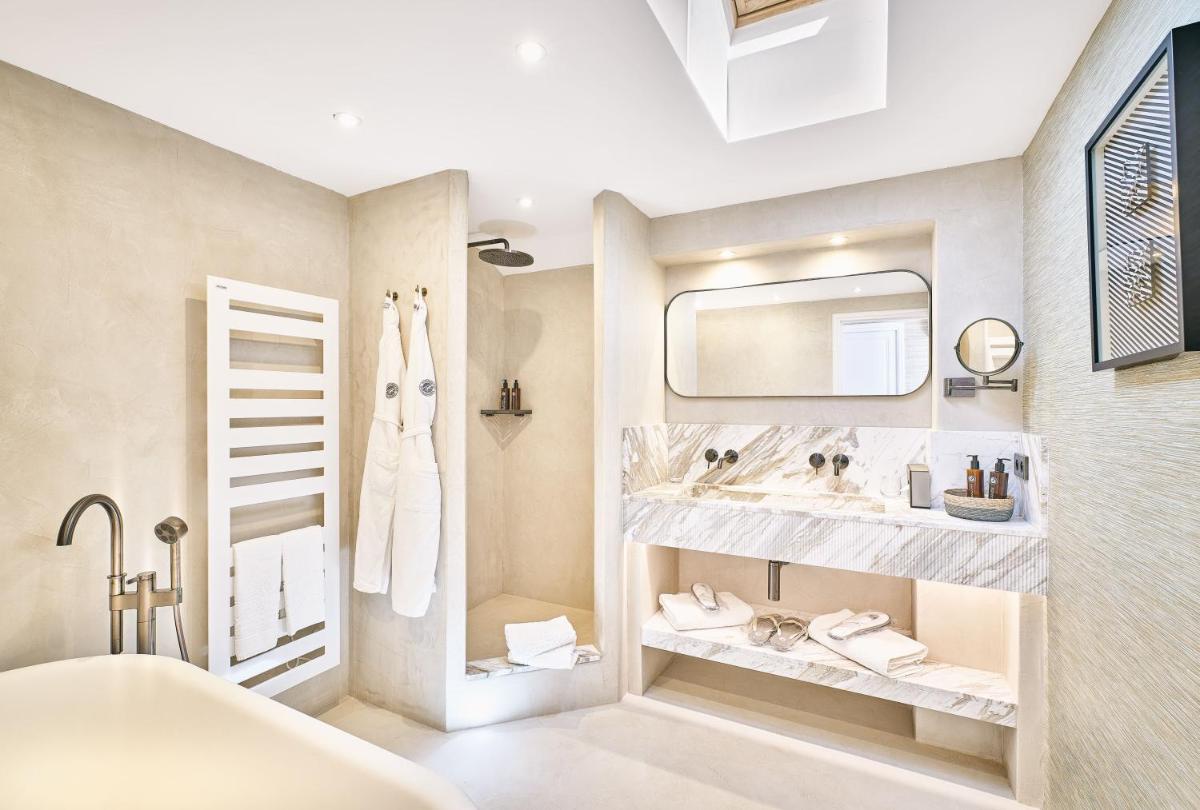 Salle de bains dans l'établissement La Ferme D'Augustin