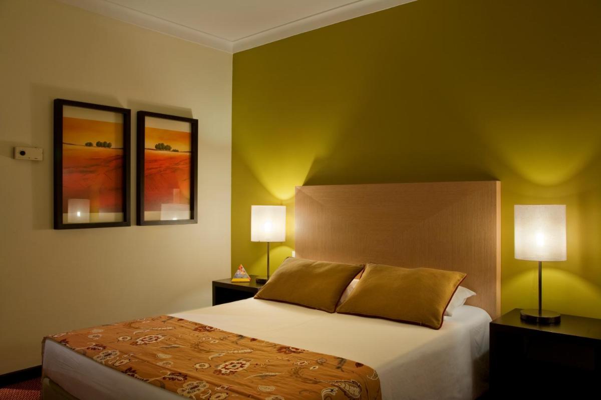 Uma cama ou camas num quarto em Evora Hotel