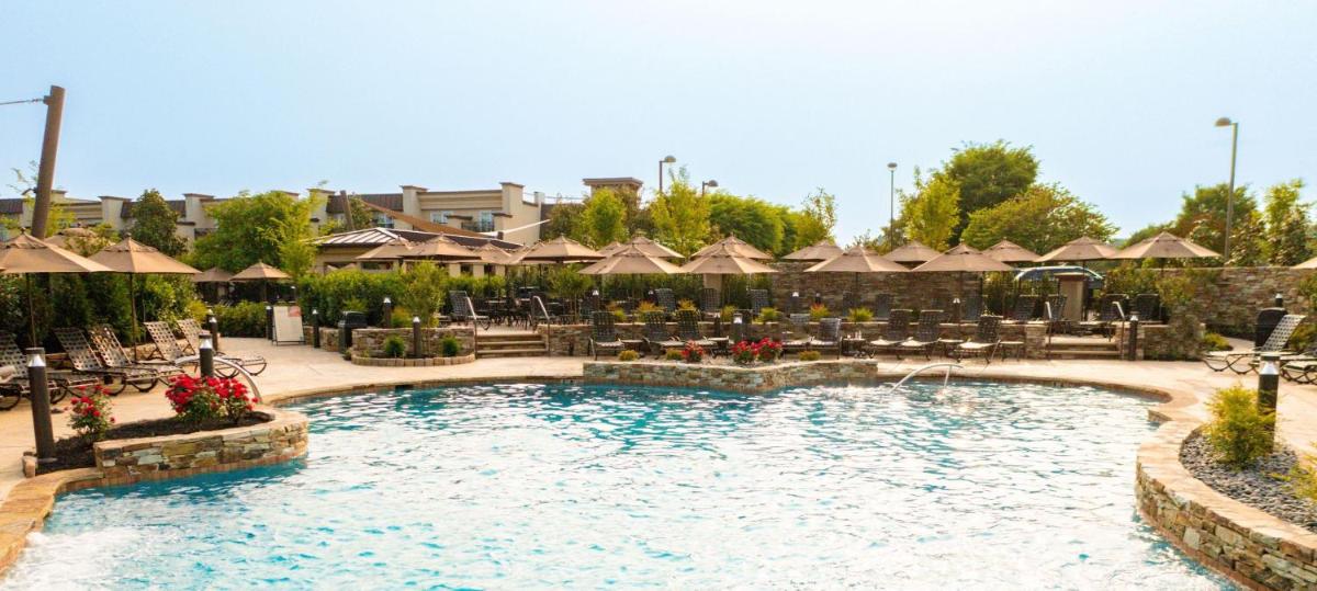 Eden Resort and Suites, BW Premier Collection - Housity