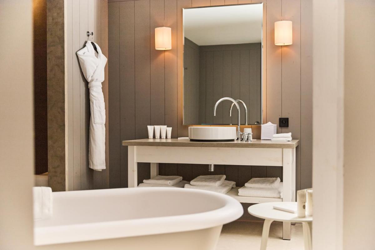 Salle de bains dans l'établissement Hôtel Plage Palace & Spa