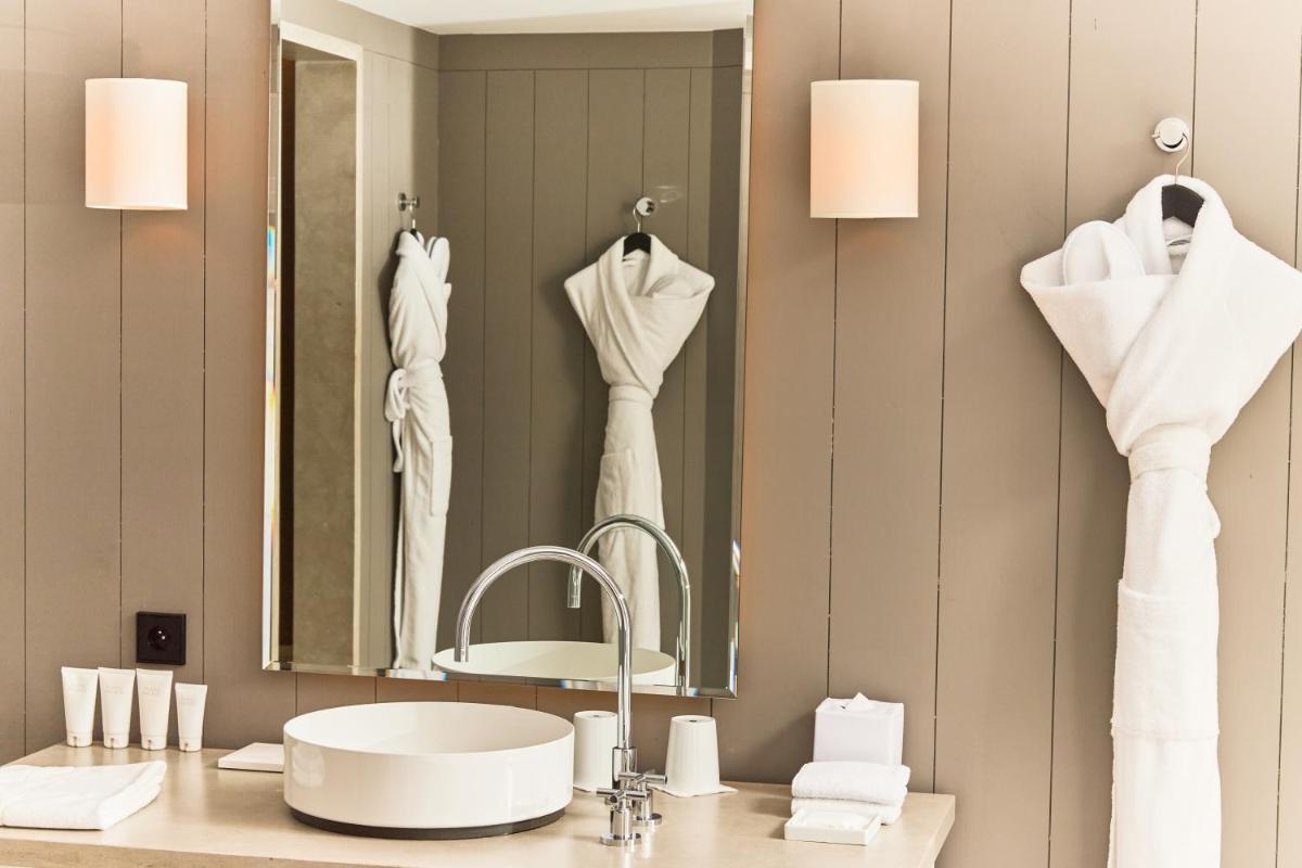 Salle de bains dans l'établissement Hôtel Plage Palace & Spa