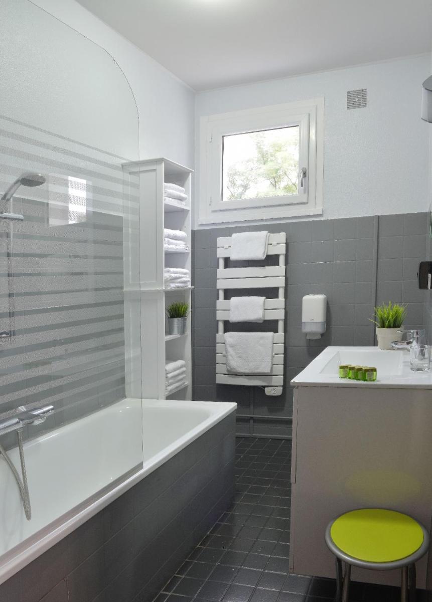 Logis Hotel Le Prieure - Housity