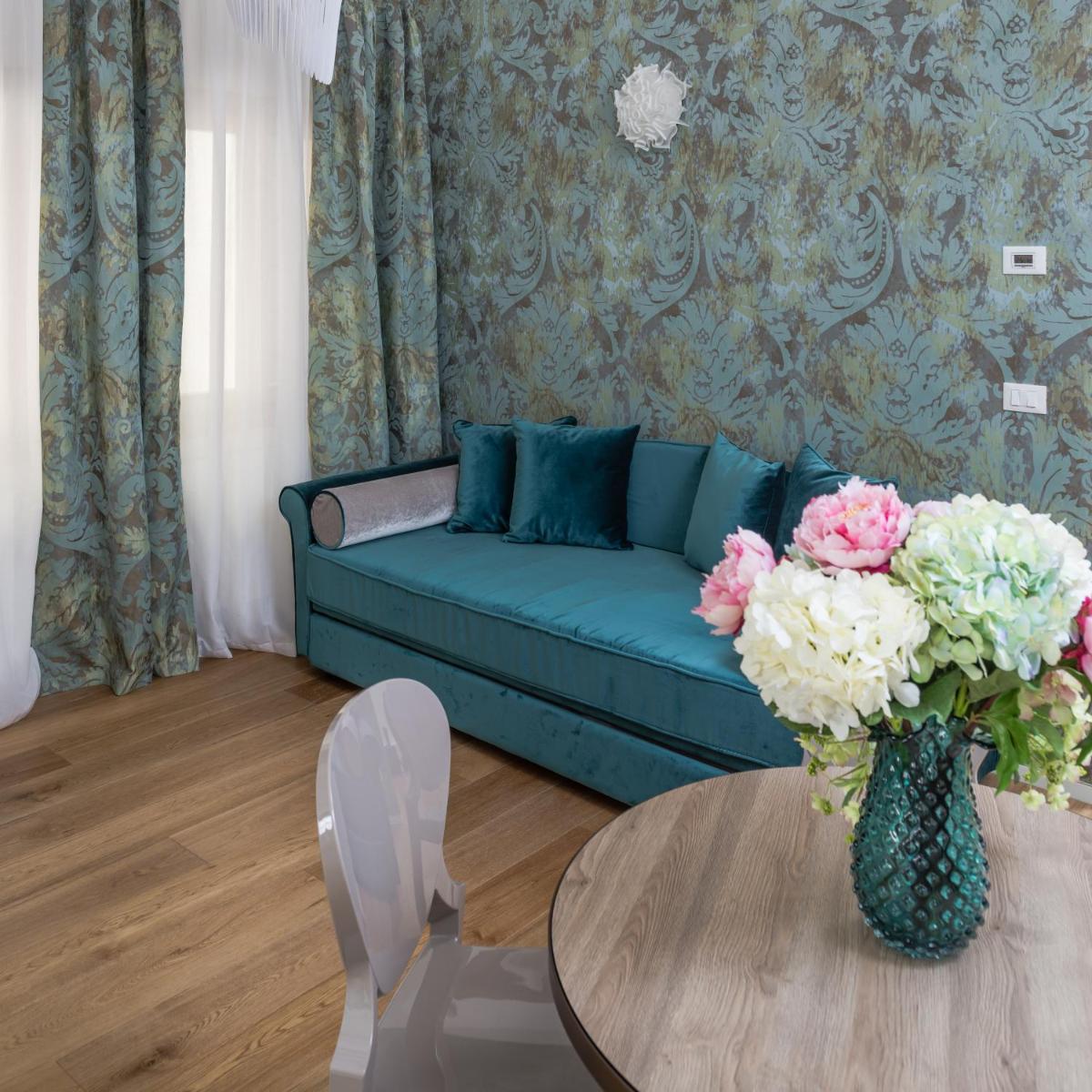 Polo's Treasures - Housity