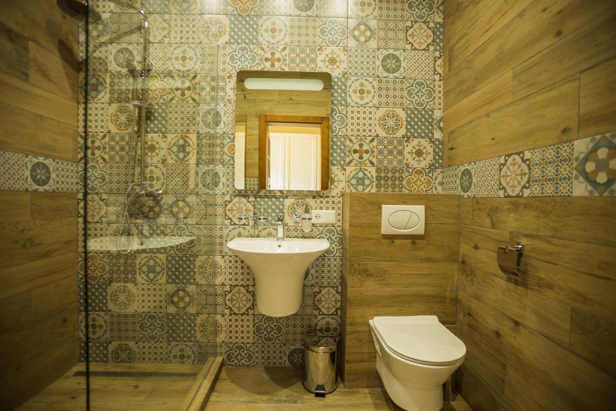 Chervona Ruta - Housity