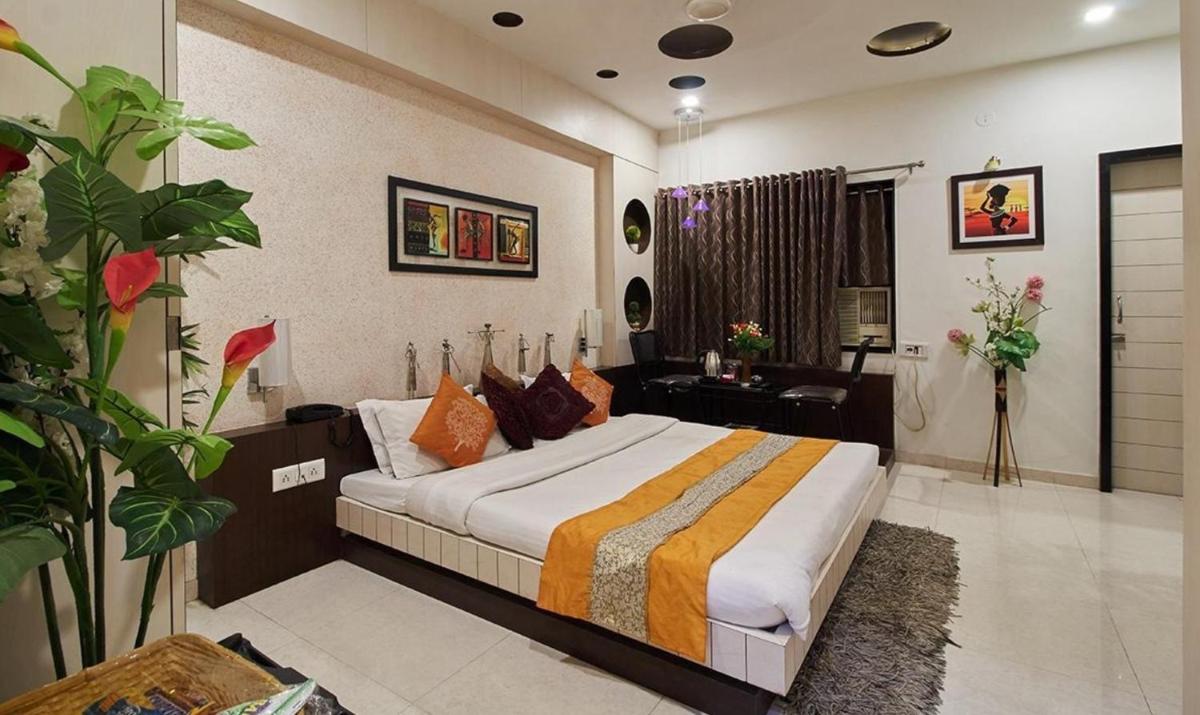 Hotel Crown - Housity