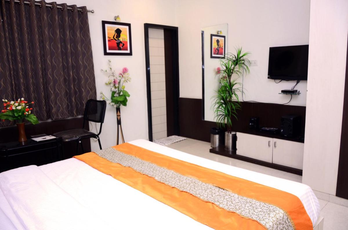 Hotel Crown - Housity