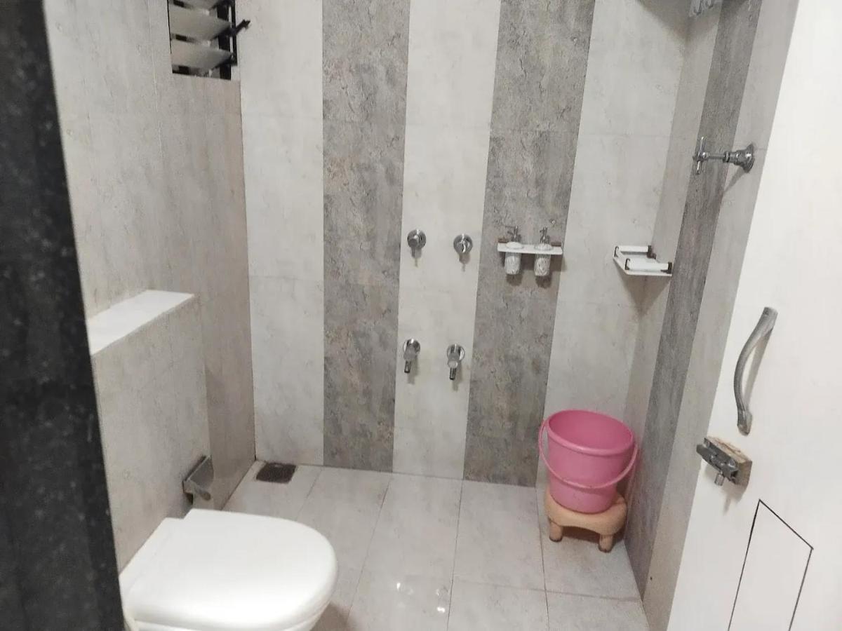 Hotel Crown - Housity