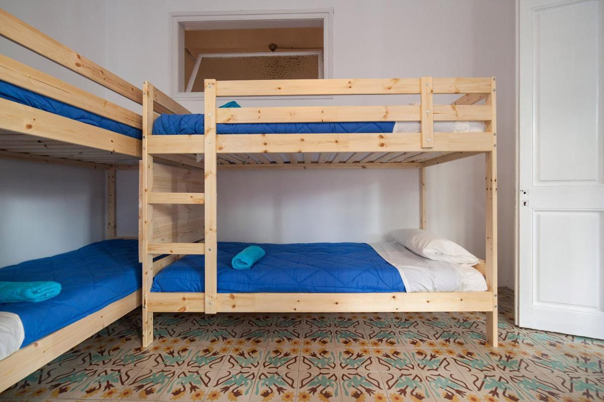Bed in Girona - Housity