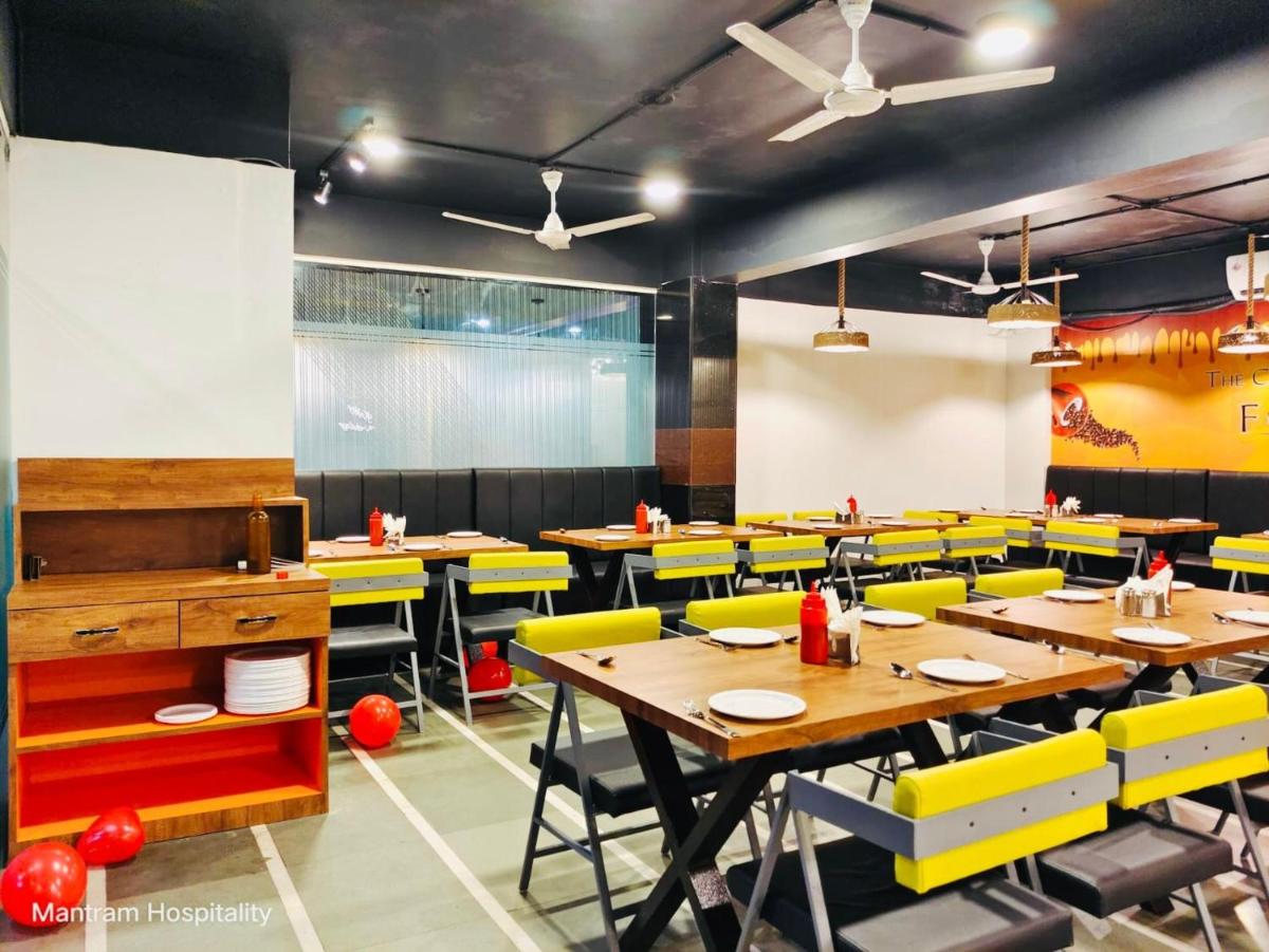 Hotel Crown - Housity