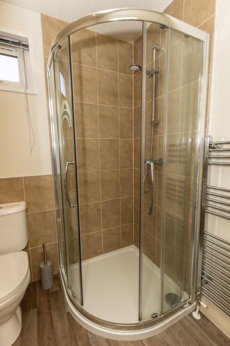 Charming Kingfisher Lodge, sleeps 5 Newton Ferrers - Housity