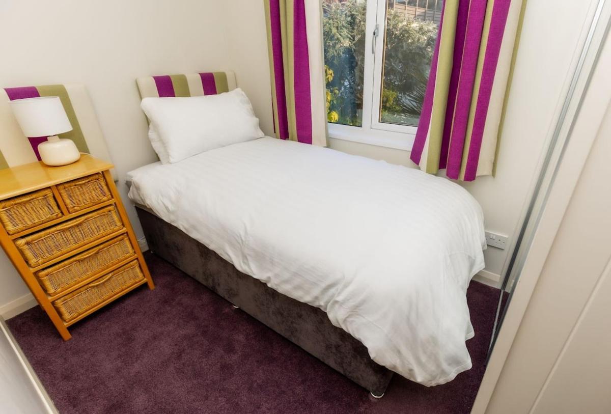 Charming Kingfisher Lodge, sleeps 5 Newton Ferrers - Housity