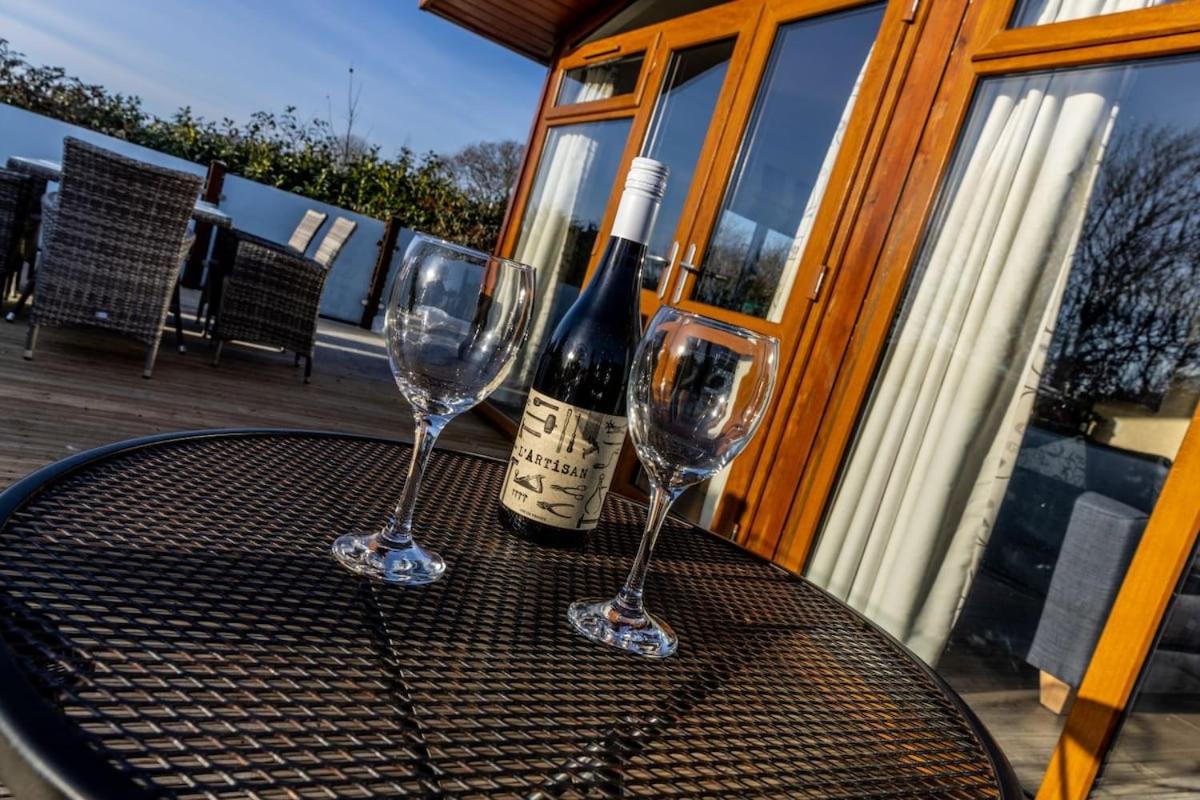 Charming Kingfisher Lodge, sleeps 5 Newton Ferrers - Housity
