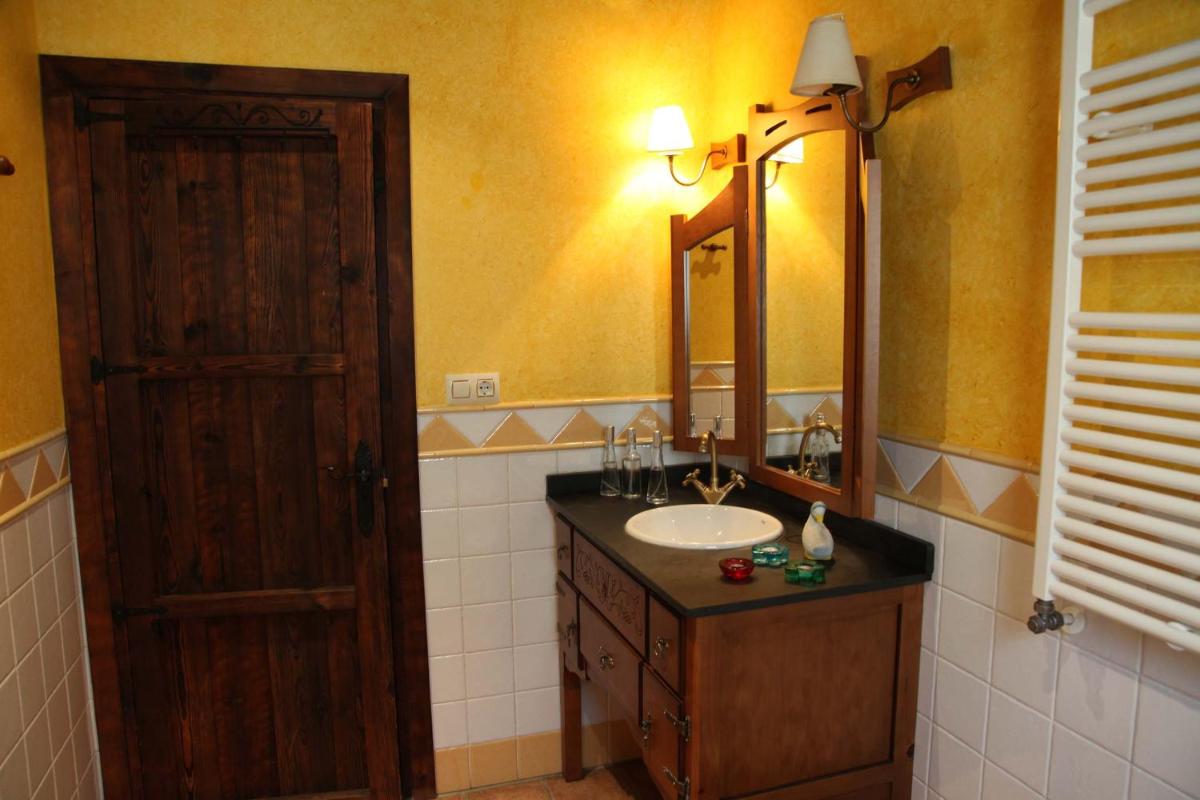 Un baño de Turismo Rural & SPA El Cercado