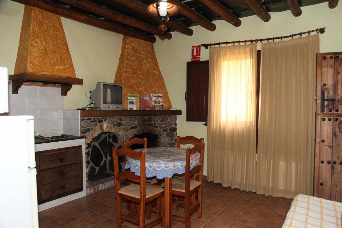 Una cocina o zona de cocina en Turismo Rural & SPA El Cercado