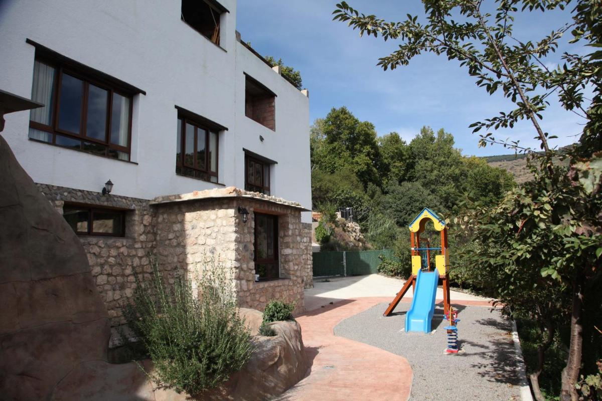Zona de juegos infantil en Turismo Rural & SPA El Cercado