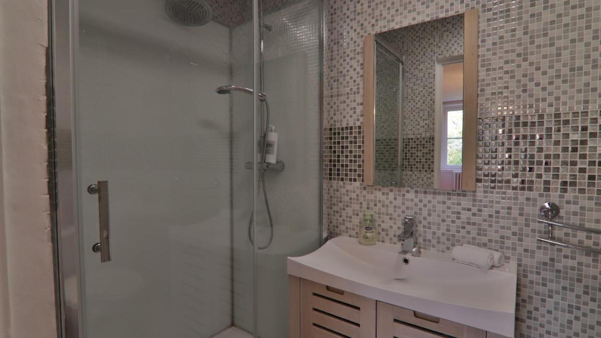 Salle de bains dans l'établissement Chateau du boulay morin