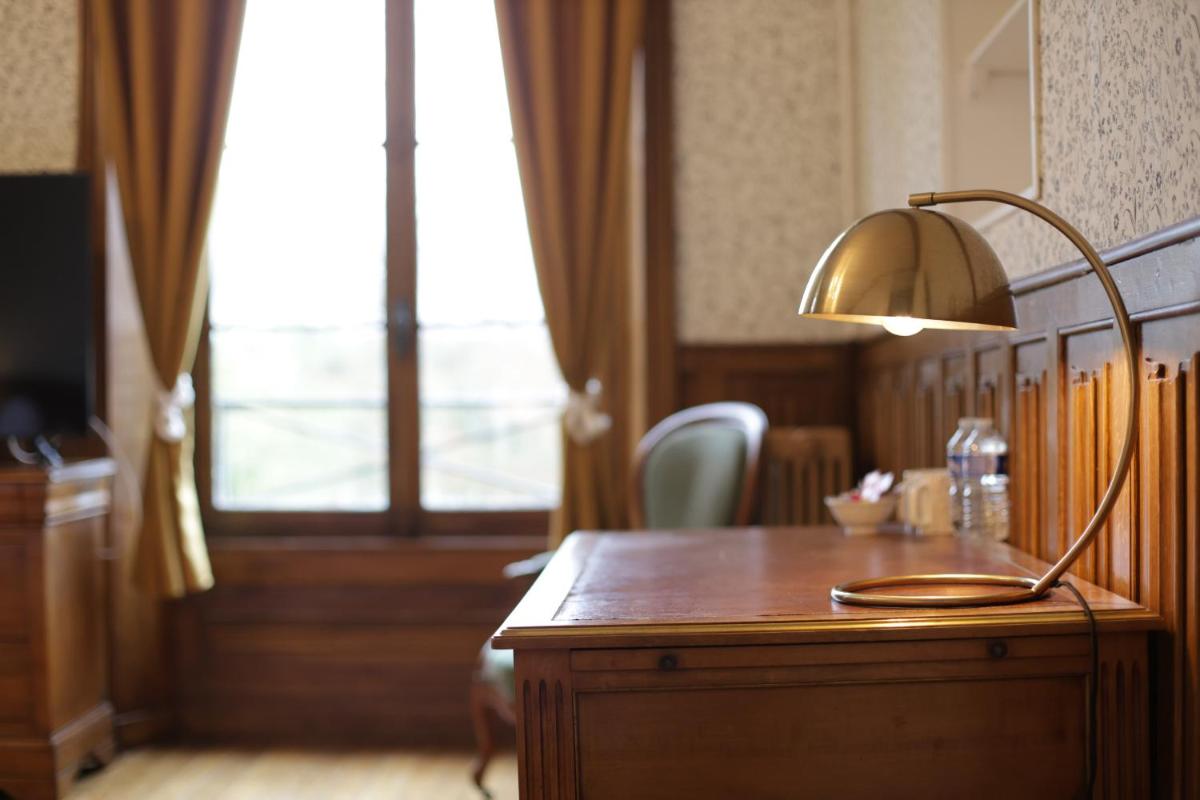 Télévision ou salle de divertissement dans l'établissement Chateau du boulay morin
