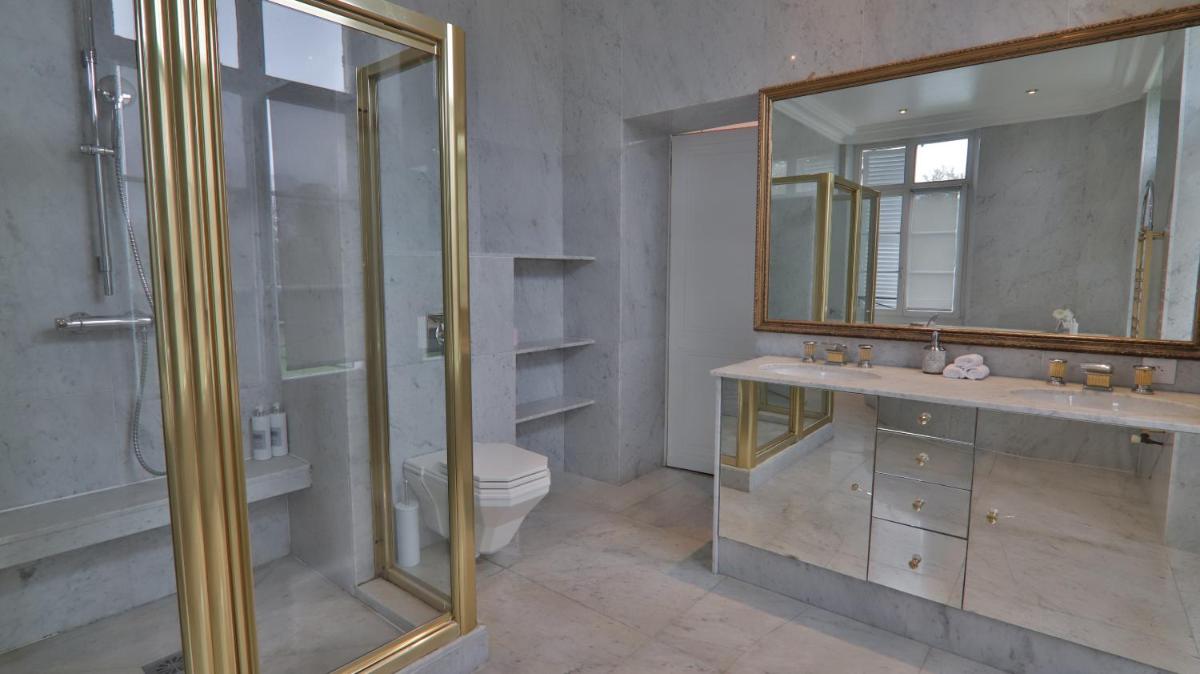 Salle de bains dans l'établissement Chateau du boulay morin