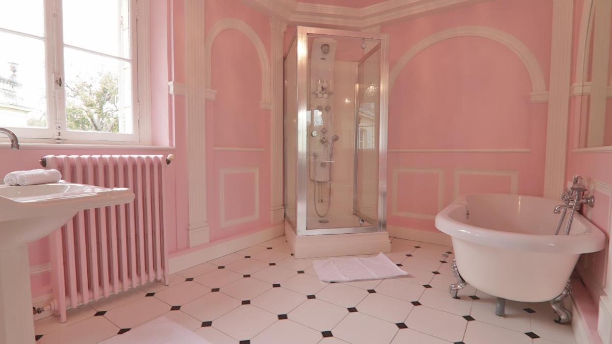 Salle de bains dans l'établissement Chateau du boulay morin
