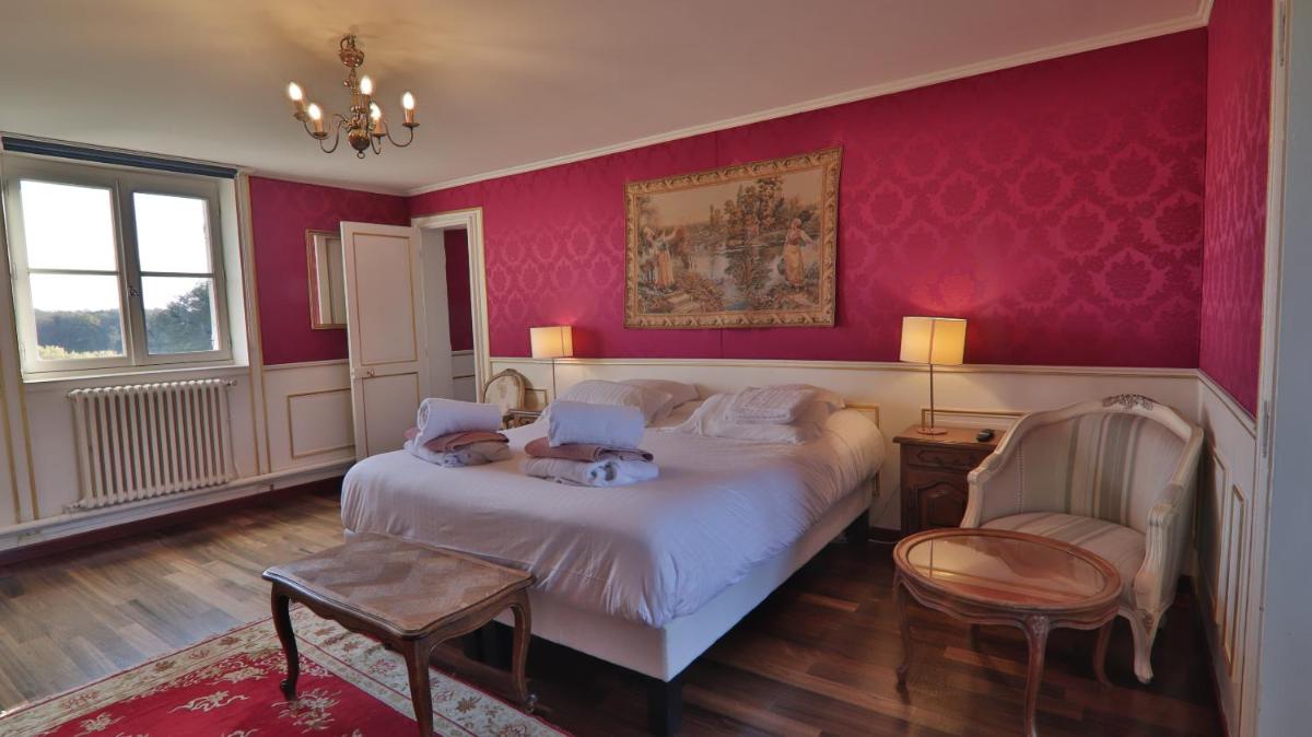 Un ou plusieurs lits dans un hébergement de l'établissement Chateau du boulay morin