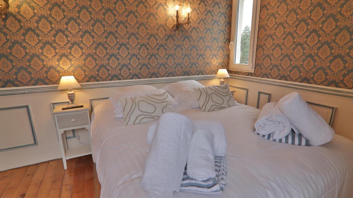 Un ou plusieurs lits dans un hébergement de l'établissement Chateau du boulay morin