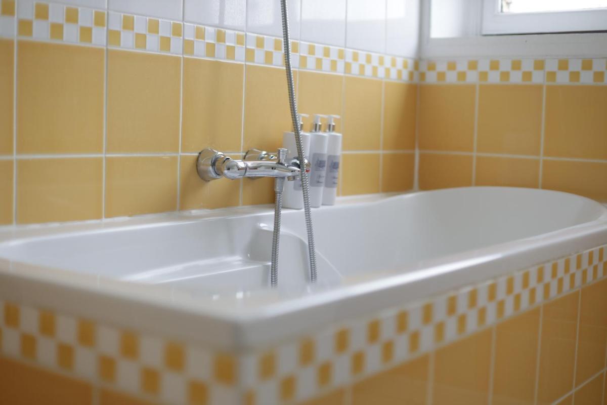 Salle de bains dans l'établissement Chateau du boulay morin