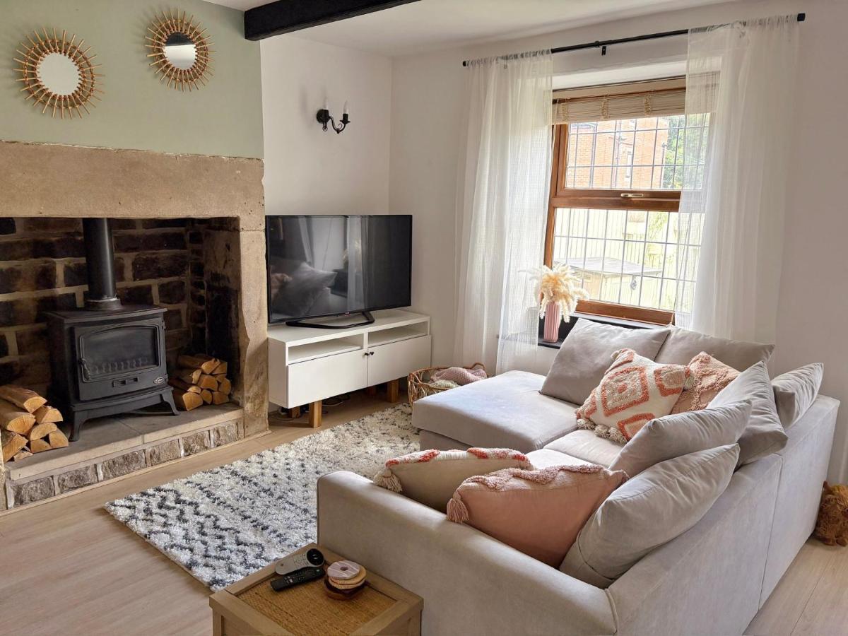 2 Bed Cottage near Sheffield and M1 - Housity